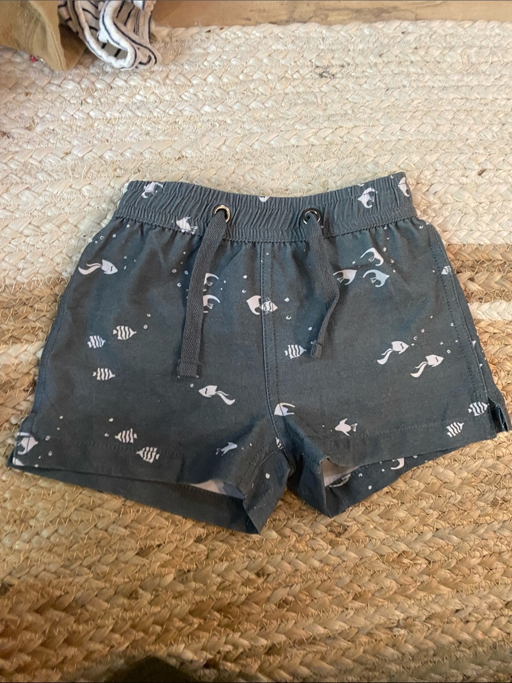 Rylee+ Cru Gray- Green Fish Print Drawstring Shorts, size 3-6 months